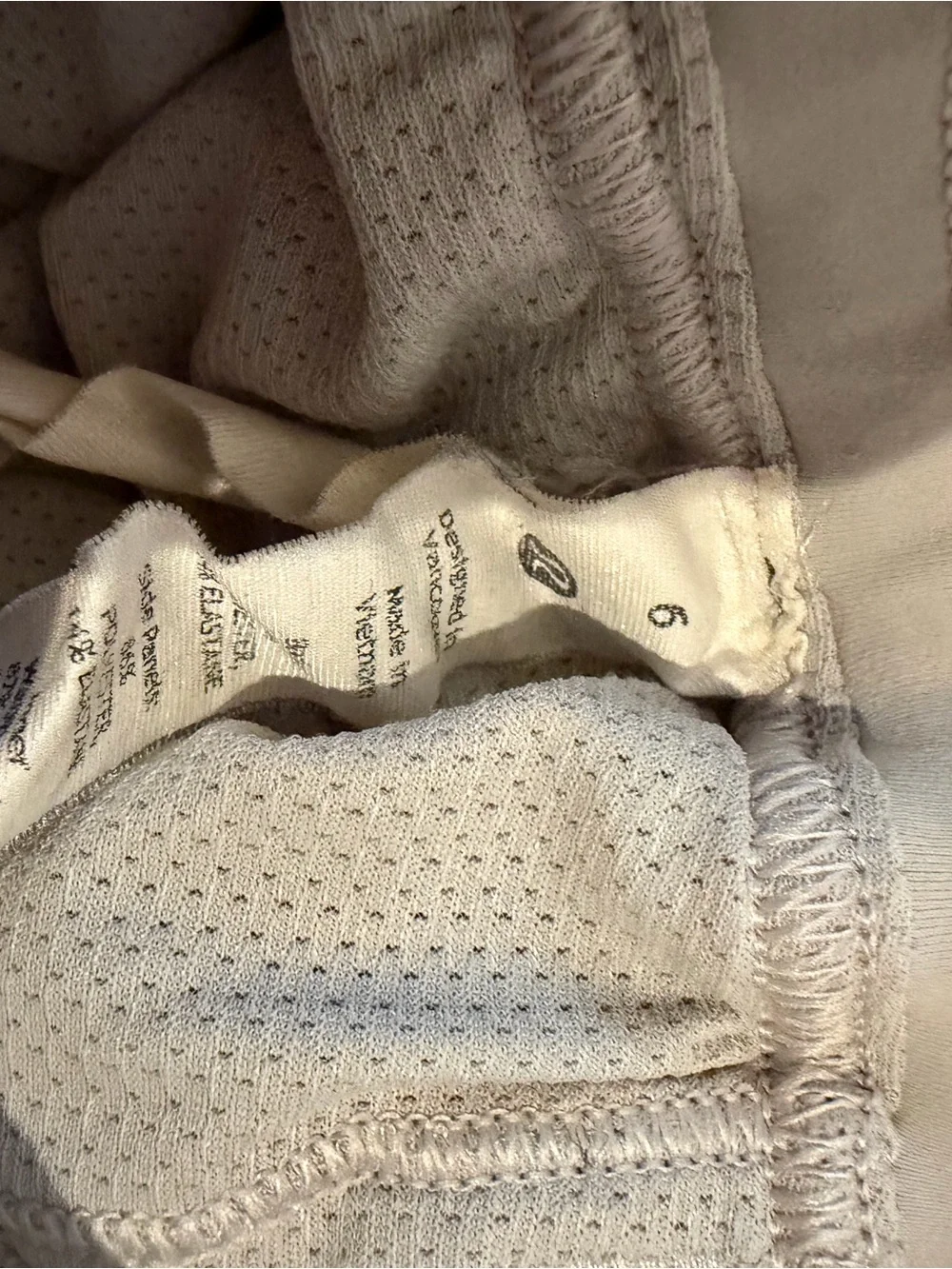 Lululemon Hotty Hot athletic shorts women’s size 6 light pink/grey - Picture 5 of 6